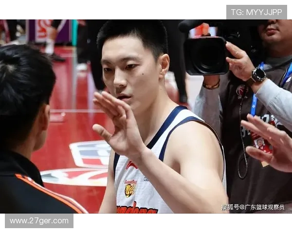 胡明轩十四分不敌萨姆纳三十八分