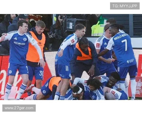 麦克斯菲尔德瞄准曼联可胜任何